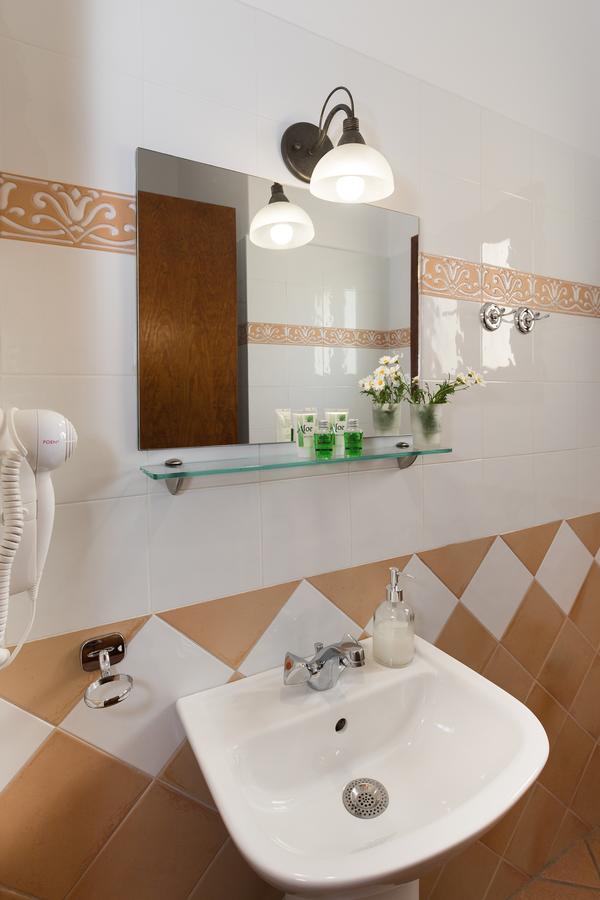 Iliada Hotel แอร์มูโปลี ภายนอก รูปภาพ